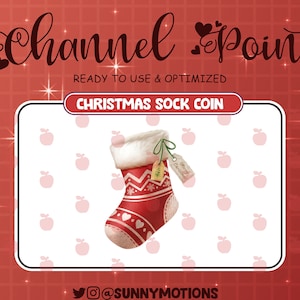 Könnte beinhalten: Ein roter und weißer Weihnachtssocken mit einem weißen Pelzbesatz und einem grünen Band. Der Socken hat ein weißes Etikett mit der Aufschrift "Frohe Weihnachten". Der Socken befindet sich auf einem weißen Hintergrund mit einem Muster aus rosa Äpfeln.