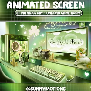 Könnte beinhalten: Ein grüner und weißer Computerbildschirm mit dem Text "Be Right Back". Der Bildschirm ist von grünen Kleeblättern, Sternen und einem Einhorn umgeben. Der Computer steht auf einem Schreibtisch mit Tastatur, Maus und Kopfhörern.