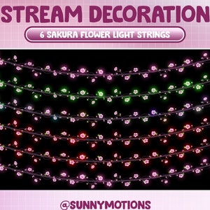 Könnte beinhalten: Sechs Girlanden mit rosa Kirschblütenlichtern mit leuchtenden weißen Lichtern. Die Lichter sind in einer Reihe auf schwarzem Hintergrund angeordnet. Der Text "STREAM DECORATION" und "6 SAKURA FLOWER LIGHT STRINGS" befindet sich oben im Bild. Der Text "@SUNNYMOTIONS" befindet sich unten im Bild.