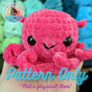 Puede incluir: Un juguete de amigurumi de pulpo de crochet rosa con ojos negros y una sonrisa negra. El texto "Pattern Only *Not a physical Item*" está debajo del juguete.