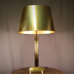 Grande lampada da tavolo di design in ottone tedesco Hollywood Regency degli anni &#39;70 (ST.73)
