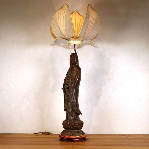 1970er Bronze Guanyin chinesische asiatische Lampe Hollywood Regency mit Lotusblüten-Lampenschirm (ST.169)