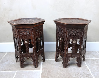 Coppia di tavolini da caffè antichi in stile ottomano (St.