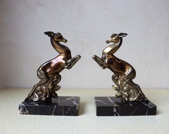 A set of French art deco bookends, deers on a marble base (ST.94)