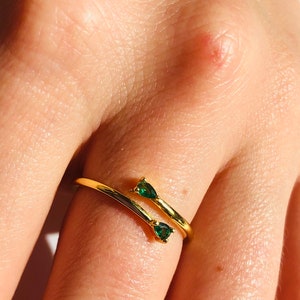 Ring vergoldet wasserfest aus Edelstahl Größenverstellbar Smaragdgrüne und Rubinrote Steine Bild 5