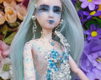Den Frost Prinsessan Lily Frost - Vinter Enhörning Ooak Anpassad Docka