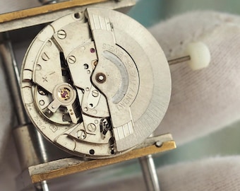 Durowe INT 7528-2 Automatic Watch Movement – 21 Jewels, Date at 3h, Vintage German NOS Part, Running Condition
