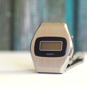 Cheap lcd watch top