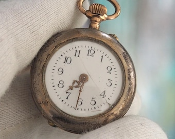 Reloj de bolsillo antiguo en miniatura de 29 mm (no funciona, es un reloj de señora o un accesorio para muñeca).