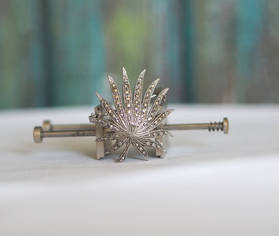 Leaf  -  Vintage solid silver brooch - silver mar… - image 4