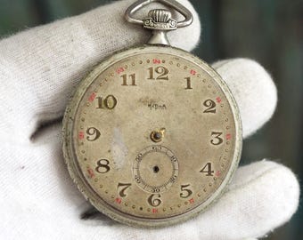 Schweizer Vintage-Taschenuhr – 48-mm-Gehäuse, mechanisches Uhrwerk, patiniertes Ziffernblatt – das Display oder Teile funktionieren nicht