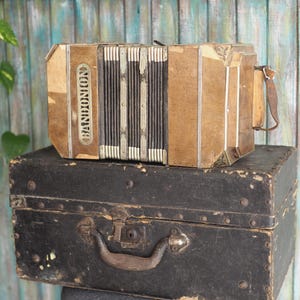 Bandonion  -19th century Concertina Diatonic Bandoneon made in Germany,  makes sound, sold for Deco