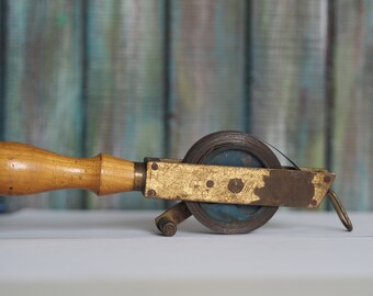 Vintage Maßband aus Messing und Stahl mit Wickelmechanismus, 5 Meter, Vintage Maß-Werkzeug, industrielles Dekor