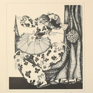 Könnte beinhalten: Schwarz-weiß-Illustration einer Person in einem gemusterten Kostüm mit einer großen Blume auf dem Kopf. Die Person steht auf einem Bein und hält einen Fächer in der Hand. Der Hintergrund ist eine dunkle, strukturierte Oberfläche.