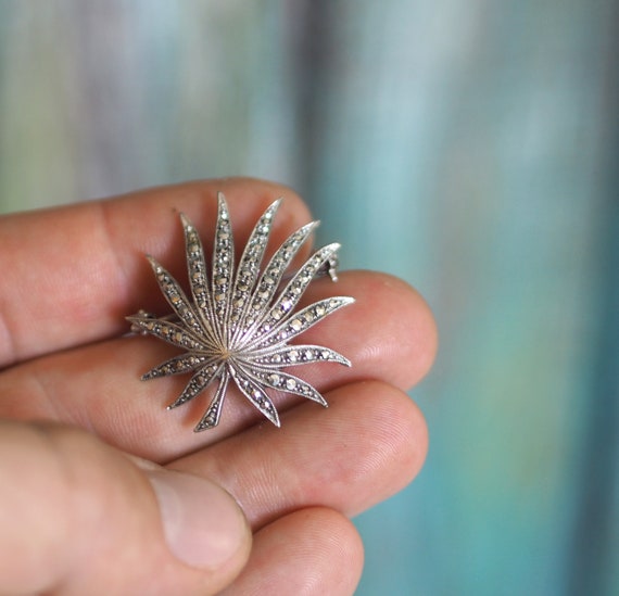 Leaf  -  Vintage solid silver brooch - silver mar… - image 3