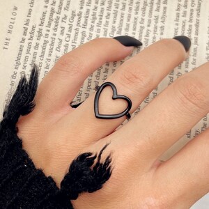 Dainty heart ring | Black open heart ring | Tiny black heart ring | Romantic goth ring | Alt jewelry | Simple promise ring | Y2K rings