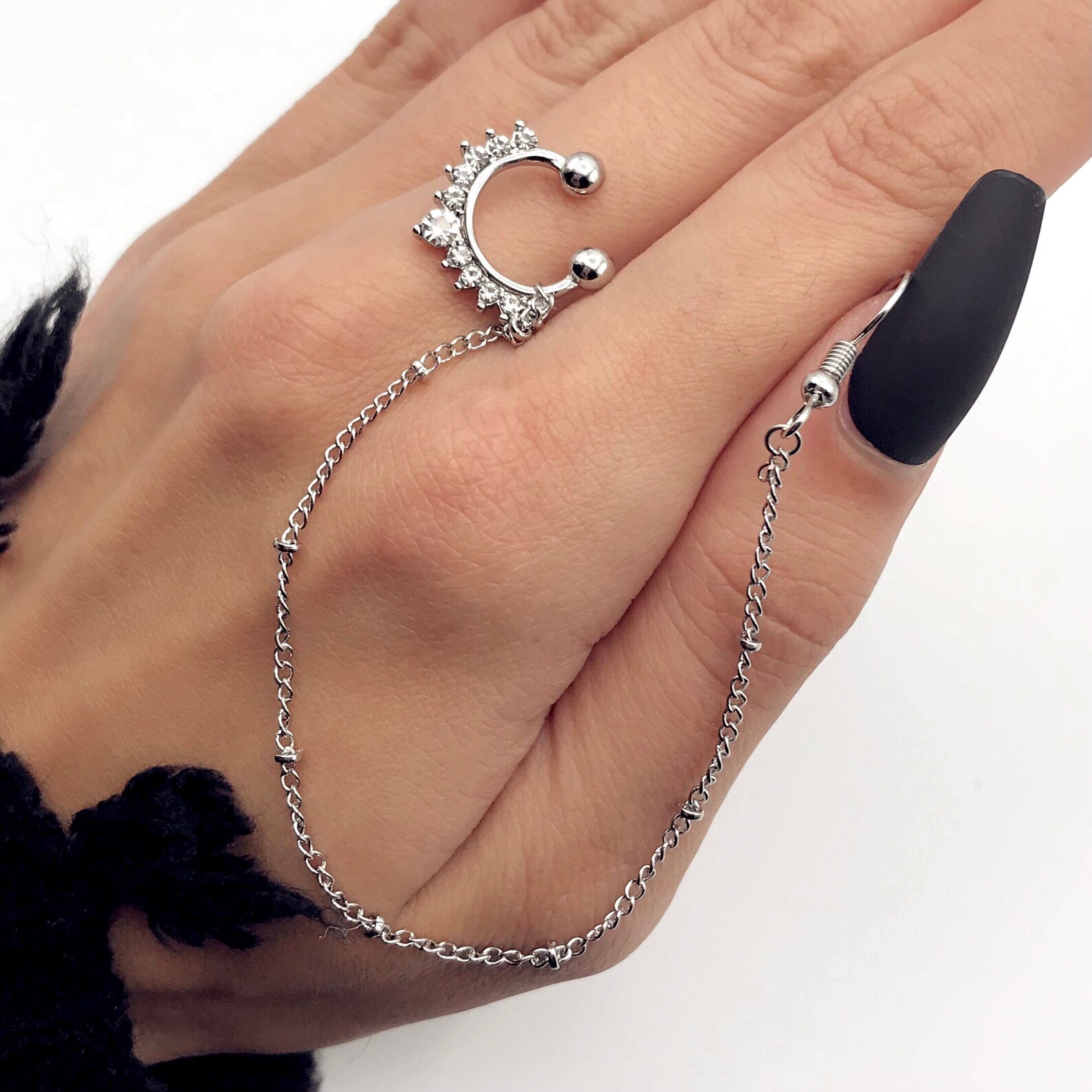 Septum chain to ear Clearance