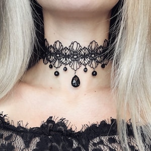 Floral lace choker - Victorian style - vintage - steampunk choker collar - black flower choker - gothic style goth aesthetic - black beads