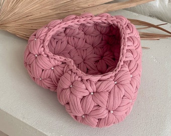 Crochet pattern-Crochet heart shaped basket-Crochet basket pattern-How to crochet a basket-Video tutorial-PDF pattern for basket making