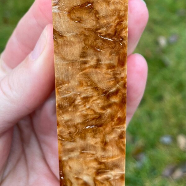 Stabilized and dyed Curly birch wood. Perfect for making pens on wooden jewelry