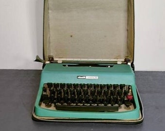 old typewriter OLIVETTI LETTERA 32 Vintage typewriter 1960,Travel typewriter with travel bag