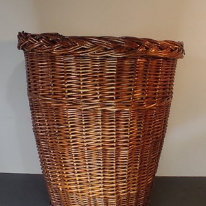 Ancienne grande corbeille en osier vernis, panier à linge, vannerie, rotin, rangement, made in France zdjęcie 5