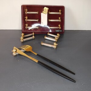 Messenhouder, Vintage Franse messenhouder en plaatsmarkering in zilver en goud metaal, bestek display, eend, Paastafel