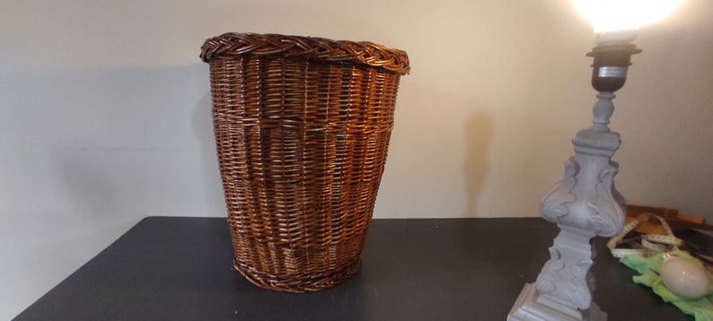 Ancienne grande corbeille en osier vernis, panier à linge, vannerie, rotin, rangement, made in France zdjęcie 9