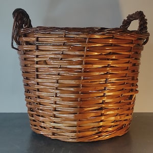 Old handmade wicker basket, wicker basket, rattan, varnished wicker basket, French basketwork