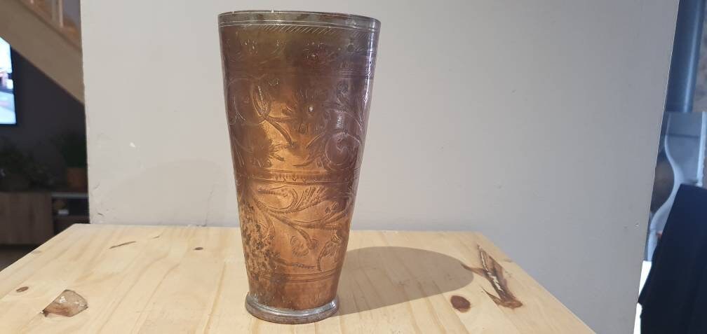 Vase, Timbale, Pot, Rétro Vintage Couleur Cuivre Décoration Florale. Flowers Vase