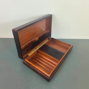 Vintage cigarette dispenser, cigarette holder, cigarette display, vintageobject, smoker, cigarettes, vintage decoration, alarm clock