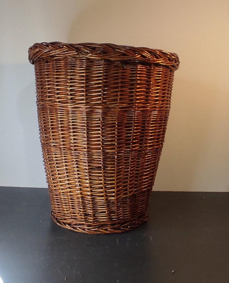 Ancienne grande corbeille en osier vernis, panier à linge, vannerie, rotin, rangement, made in France zdjęcie 4