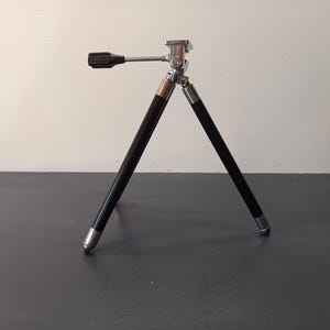 Vecchio treppiede estensibile in ottone, treppiede per macchina fotografica, decorazione d&#39;interni, supporto modulare, treppiede da viaggio