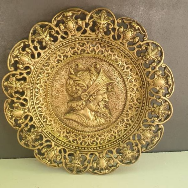 Ancienne et rare Assiette en Bronze vintage  plaque en Bronze collection Décoration Antique Antique Art de la décoration