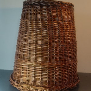 Ancienne grande corbeille en osier vernis, panier à linge, vannerie, rotin, rangement, made in France zdjęcie 7