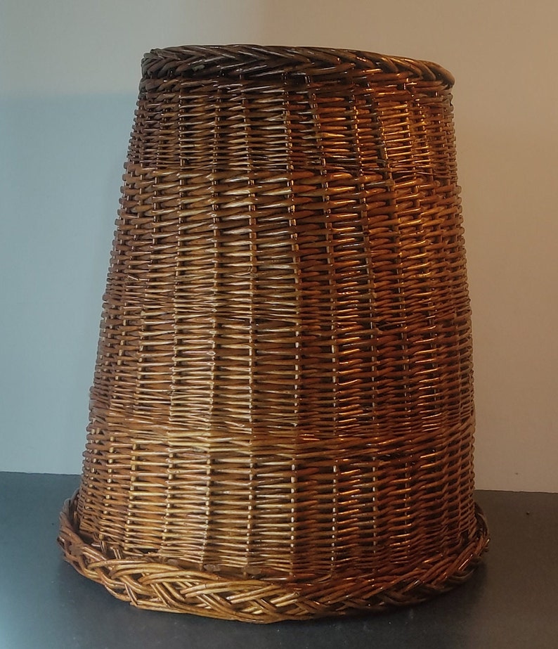 Ancienne grande corbeille en osier vernis, panier à linge, vannerie, rotin, rangement, made in France zdjęcie 7