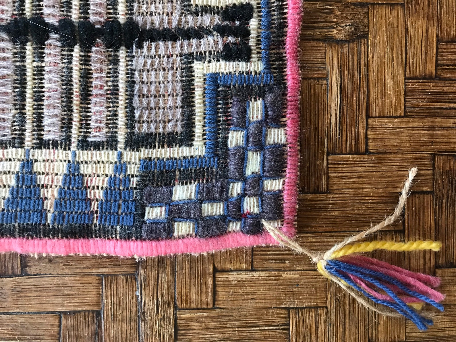 Tapisserie brodée à la main/ Hand embroidered tapestry Etsy