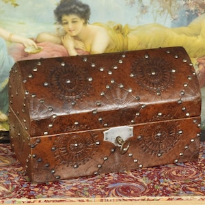 Schitterende antieke Franse leren kistdoos met studs, chocoladedoos, FOUCHER Paris