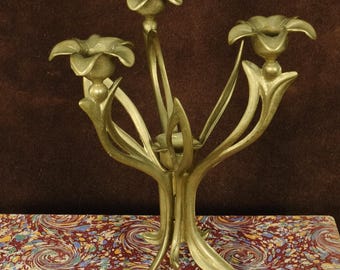 Entzückend hübscher antiker französischer Jugendstil Kerzenständer aus Messing, um 1900