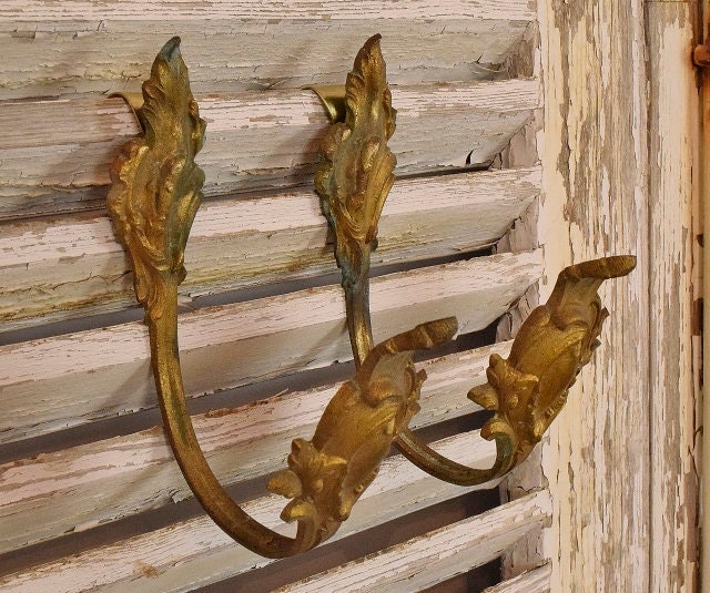 Divine Paire Antique Français Ormolu Acanthus Leaf Curtain Tie/Hold Backs, 19Ème C