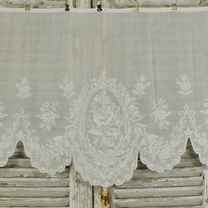 Gorgeous Antique French Cornely Lace Embroidered & Scalloped Muslin Pelmet 19th Century