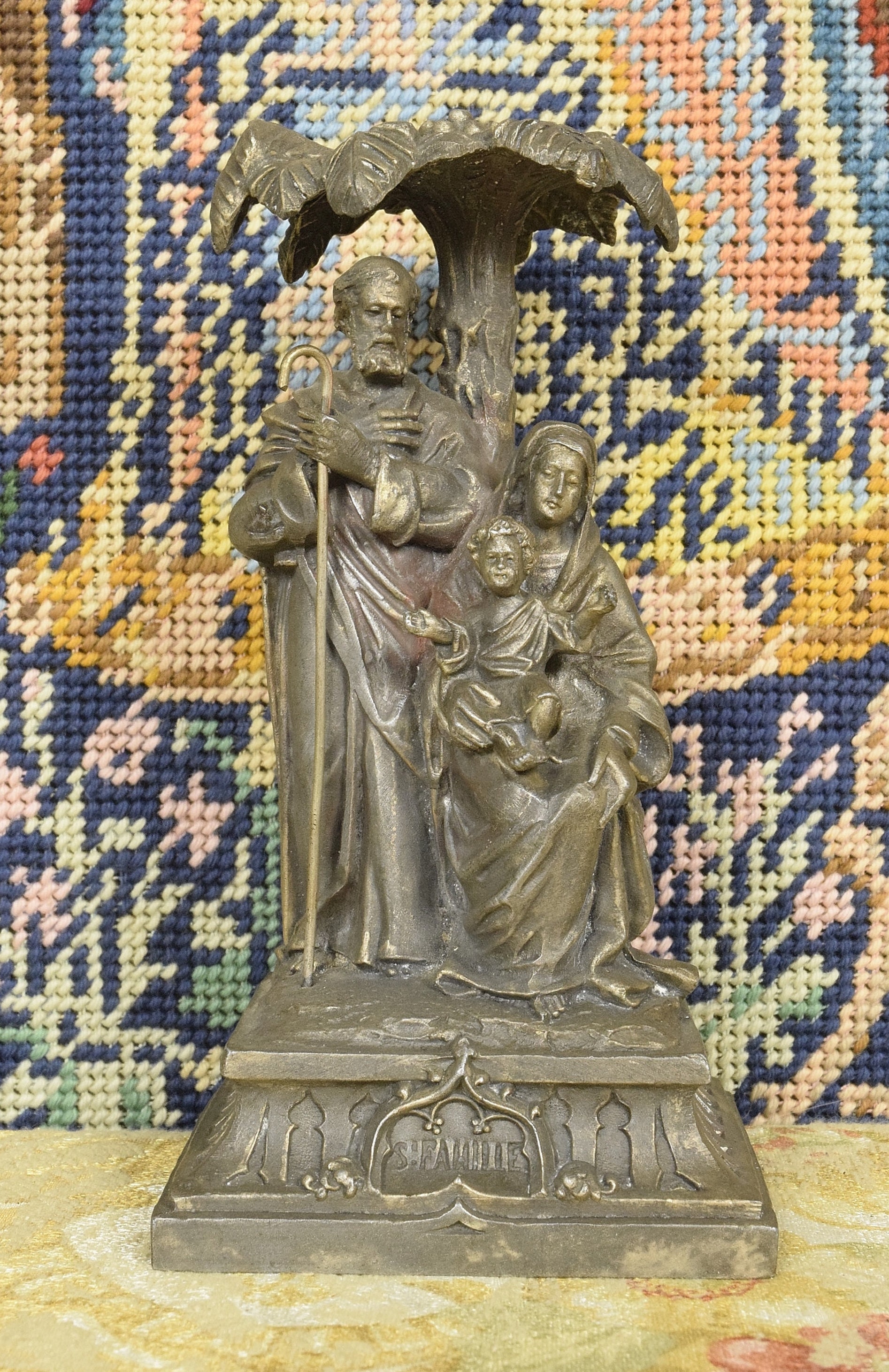 Charmante Antique Français Statue Religieuse de Spelter, Sainte Famille Famille, Circa 1900