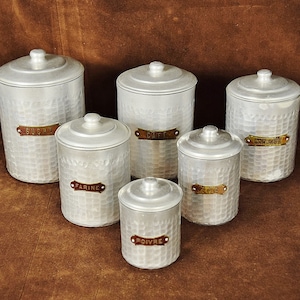 Schitterende set van 6 antieke Franse aluminium keukenopslagpotten/bussen, circa 1920