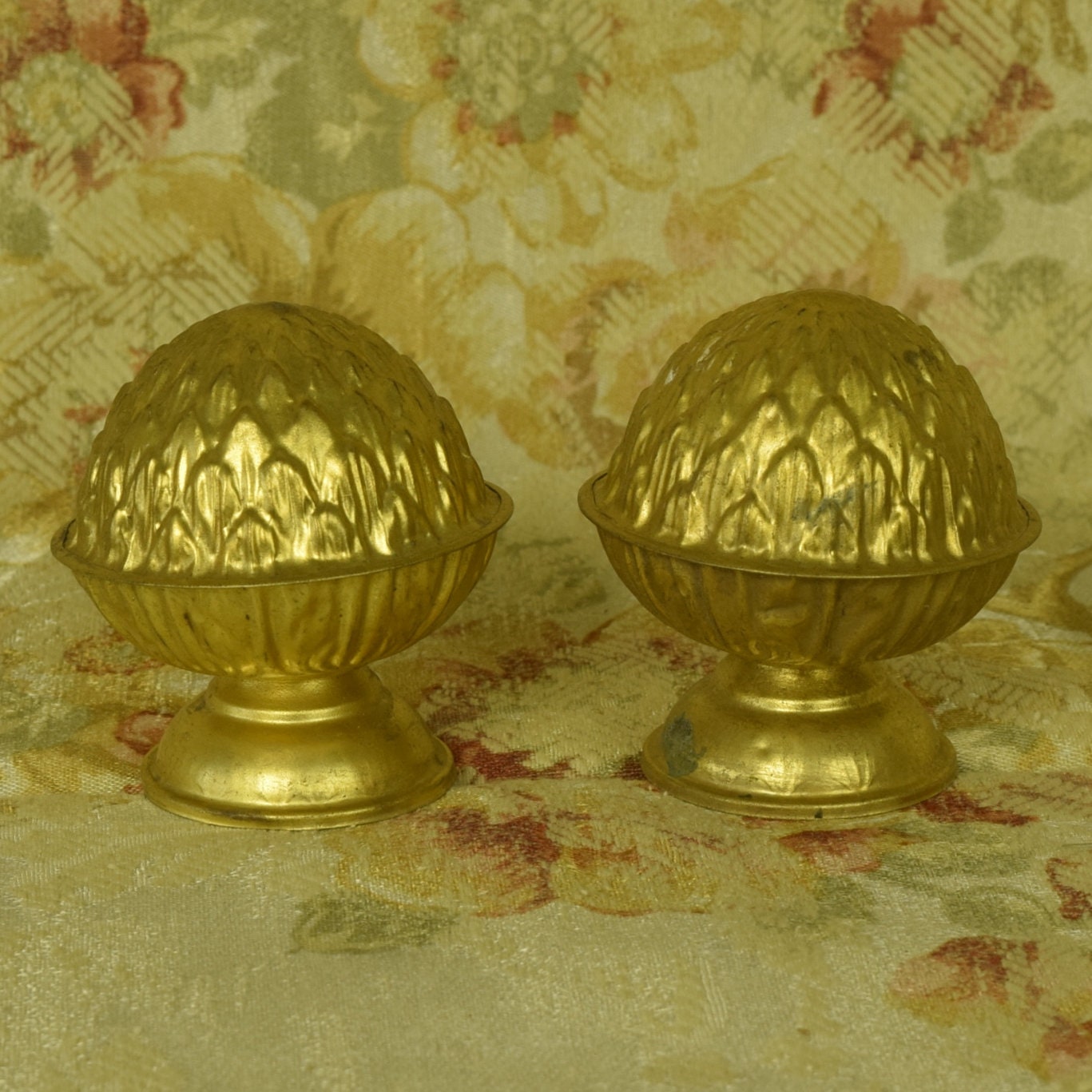 Magnifique Paire Antique Français Toleware Chateau Curtain Pole Finials, 19Ème Siècle