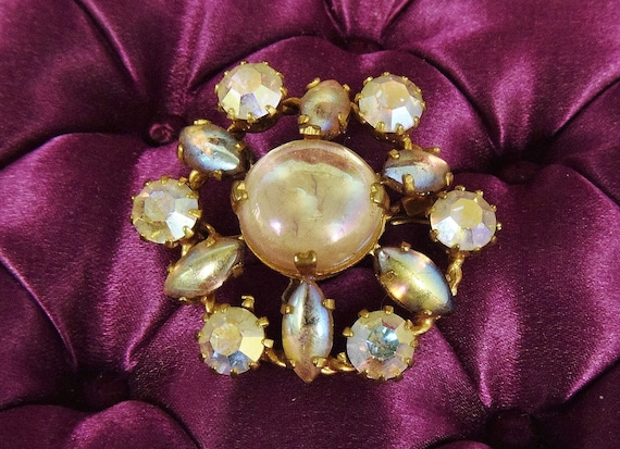 Broche Vintage Ancienne - Métal Doré Avec Cabochon Nacré Et Cristaux Boréalis - Bijou Rétro