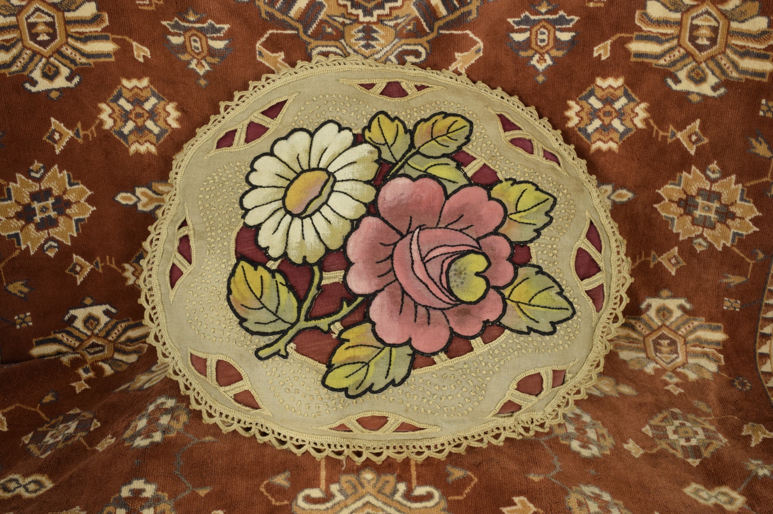 Somptueux Français Antique Fait à La Main Découpé et Brodé Coussin avec Des Fleurs