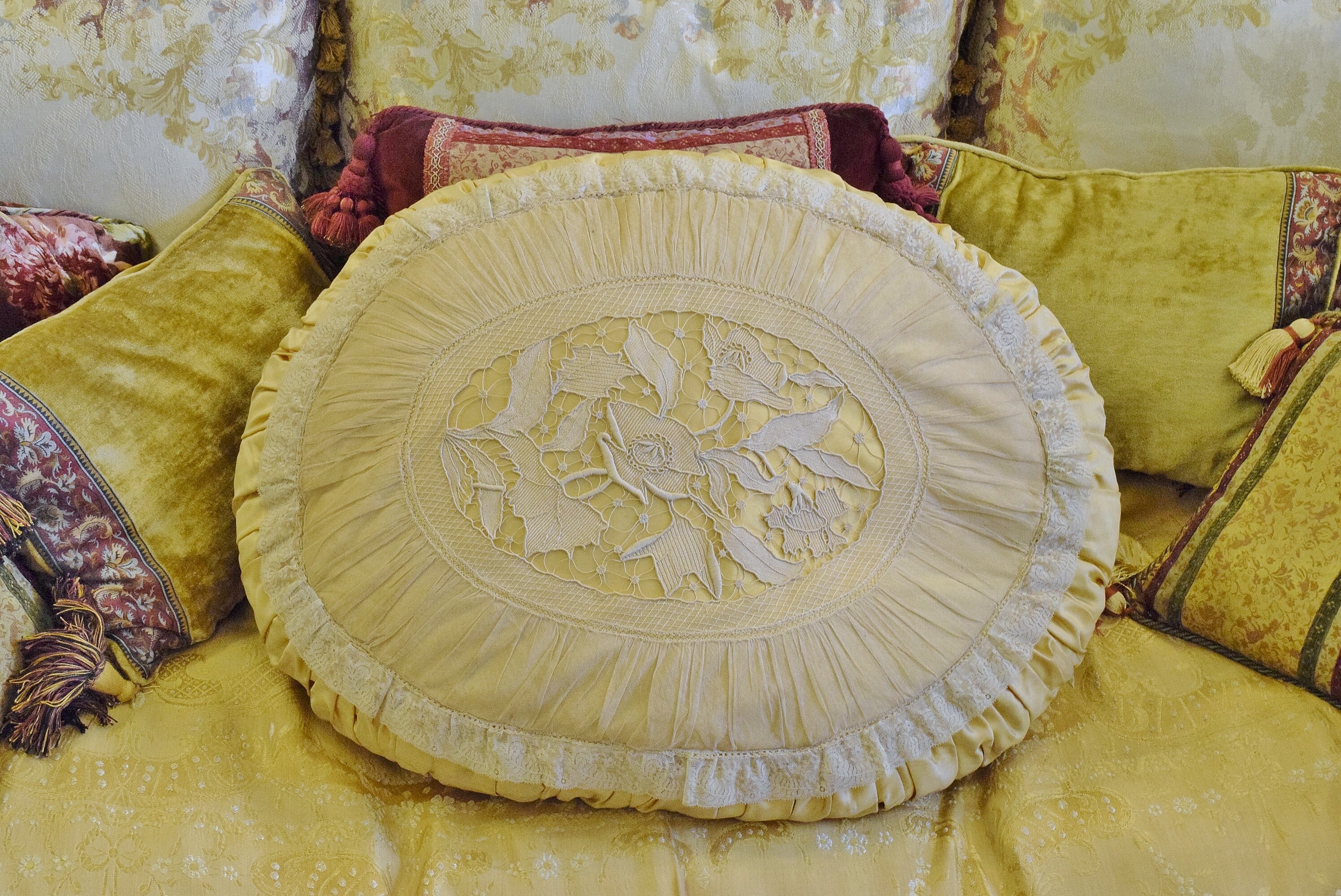 Magnifique Grand Coussin en Satin et Dentelle Antique Français Vers 1920