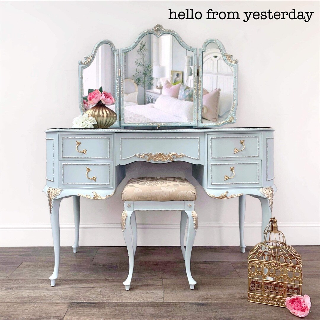 Hand Painted Baby Blue French Style Dressing Table With Gold Trim ...