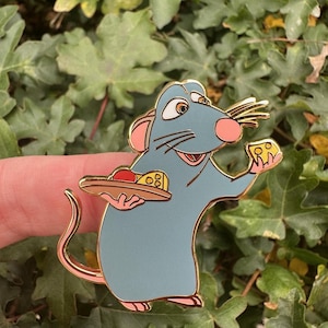 Remy with Food emaille pin - cute enamel pin - Disney inspired pin - Ratatouille