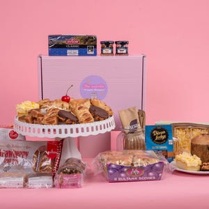 AFTERNOON TEA HAMPER, 3-4 people , Personalised, mother’s day, Anniversary,  Present, Gift, Luxury, Cream tea, Birthday gift, Spa, Relax